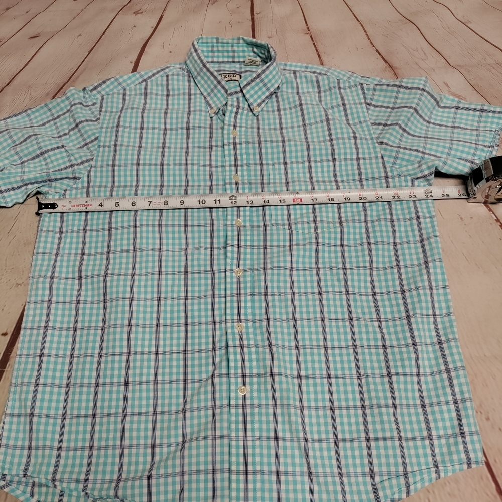 RESERVED Izod and Dickies short sleeve button-up shirts. Large. 723 - Picture 4 of 10